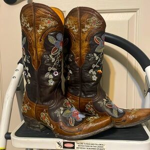 Old Gringo handmade cowboy boots.